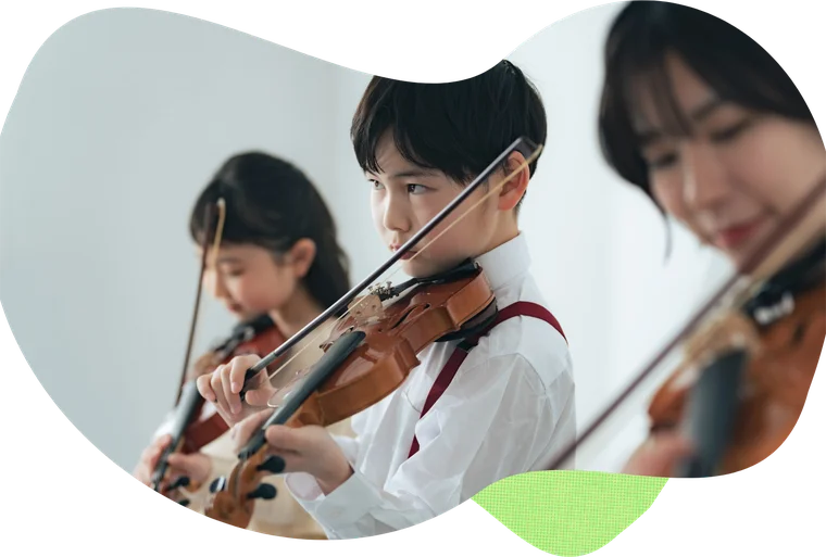 みんなで合奏する発表会のようす